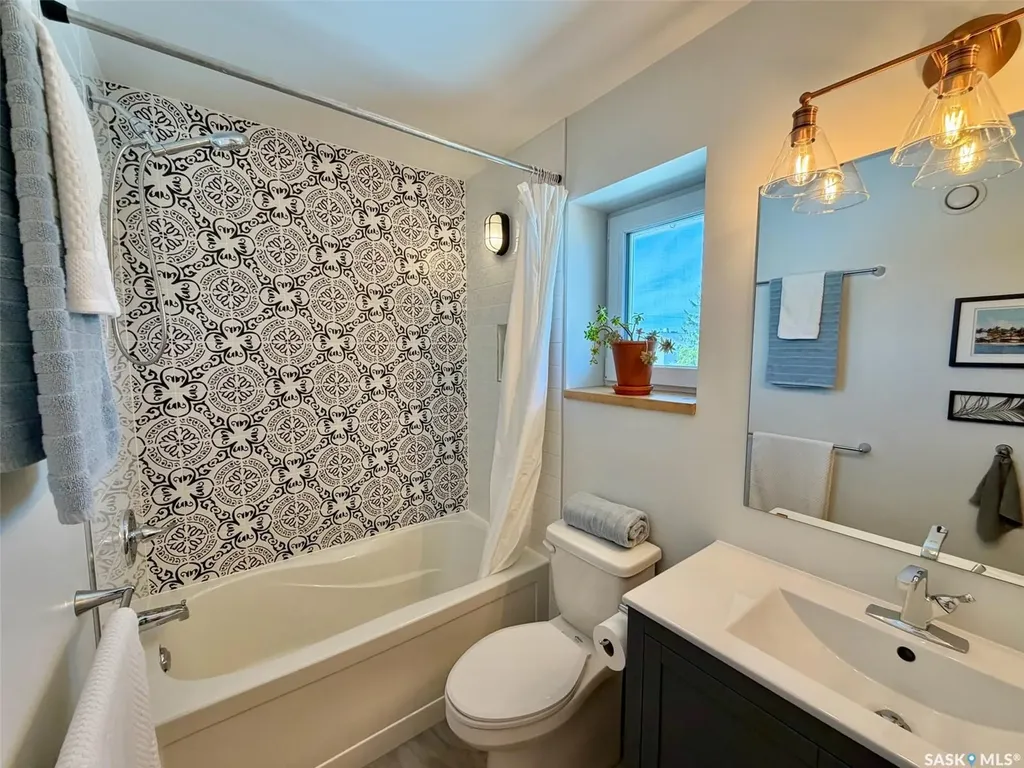 607 K Avenue S Saskatoon SK S7M 2E4