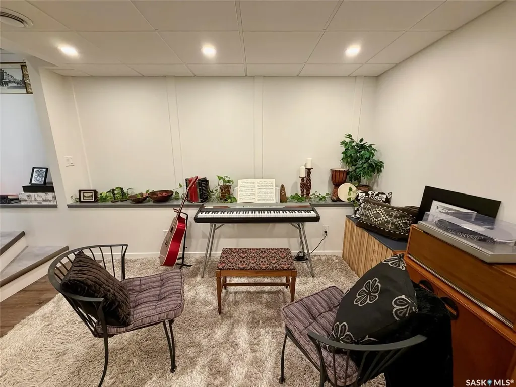 607 K Avenue S Saskatoon SK S7M 2E4