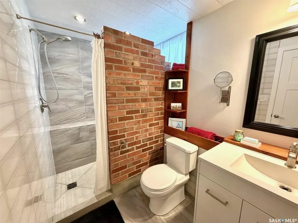 607 K Avenue S Saskatoon SK S7M 2E4