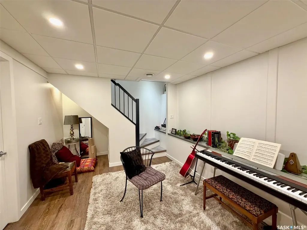 607 K Avenue S Saskatoon SK S7M 2E4