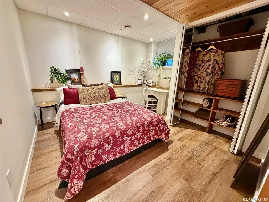 607 K Avenue S Saskatoon SK S7M 2E4