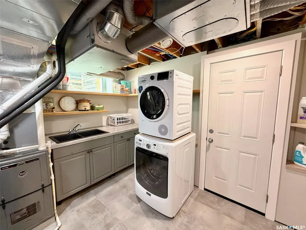 607 K Avenue S Saskatoon SK S7M 2E4