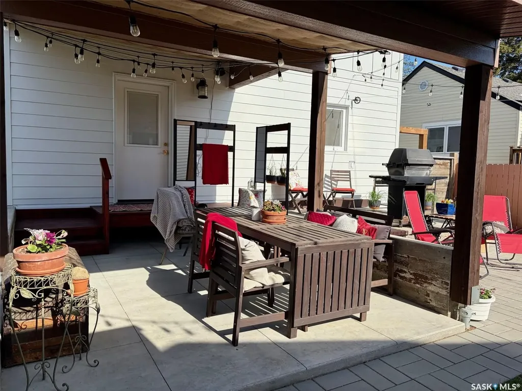 607 K Avenue S Saskatoon SK S7M 2E4