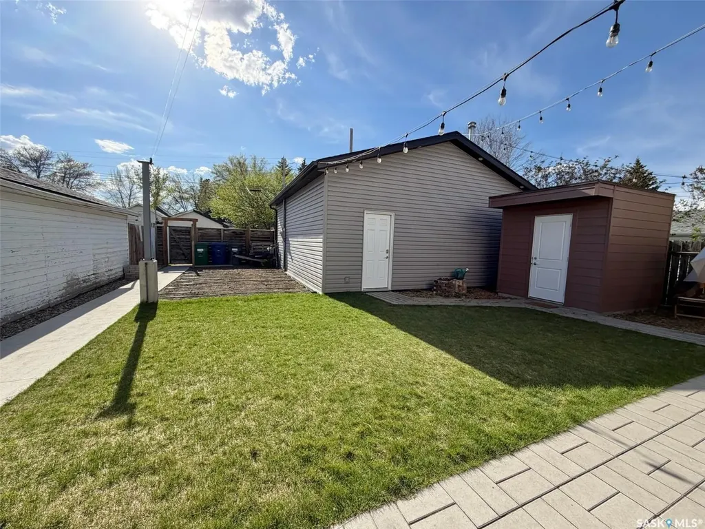 607 K Avenue S Saskatoon SK S7M 2E4