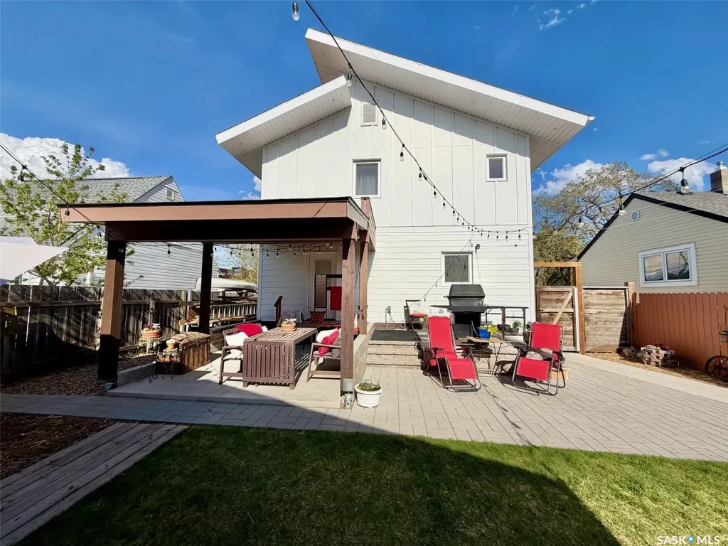 607 K Avenue S Saskatoon SK S7M 2E4