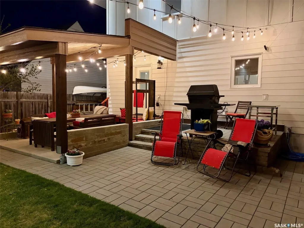 607 K Avenue S Saskatoon SK S7M 2E4