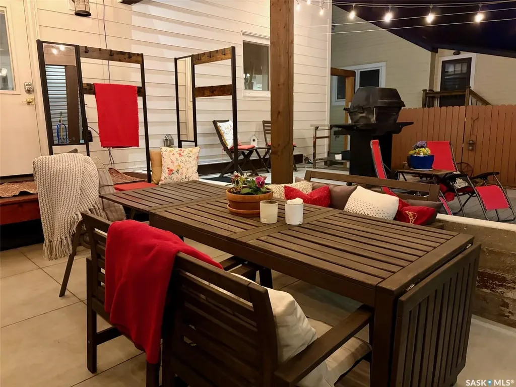607 K Avenue S Saskatoon SK S7M 2E4