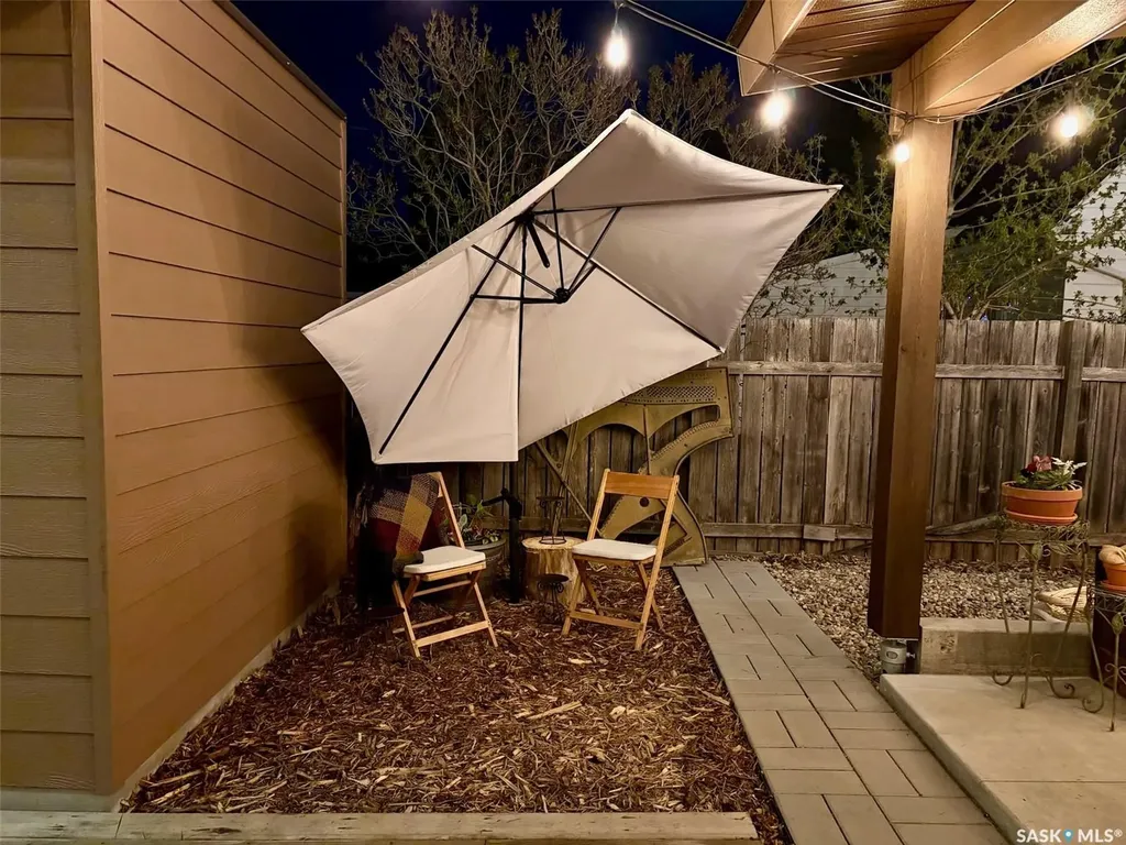 607 K Avenue S Saskatoon SK S7M 2E4