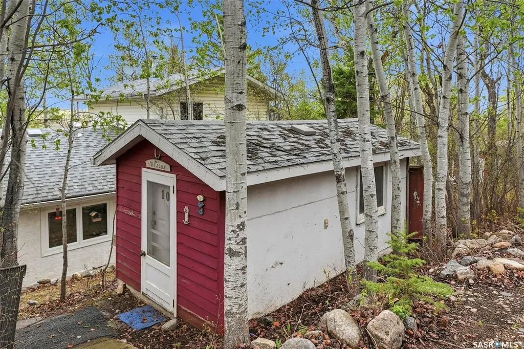107-109 Shawondasse Drive Manitou Beach SK S0K 4T1