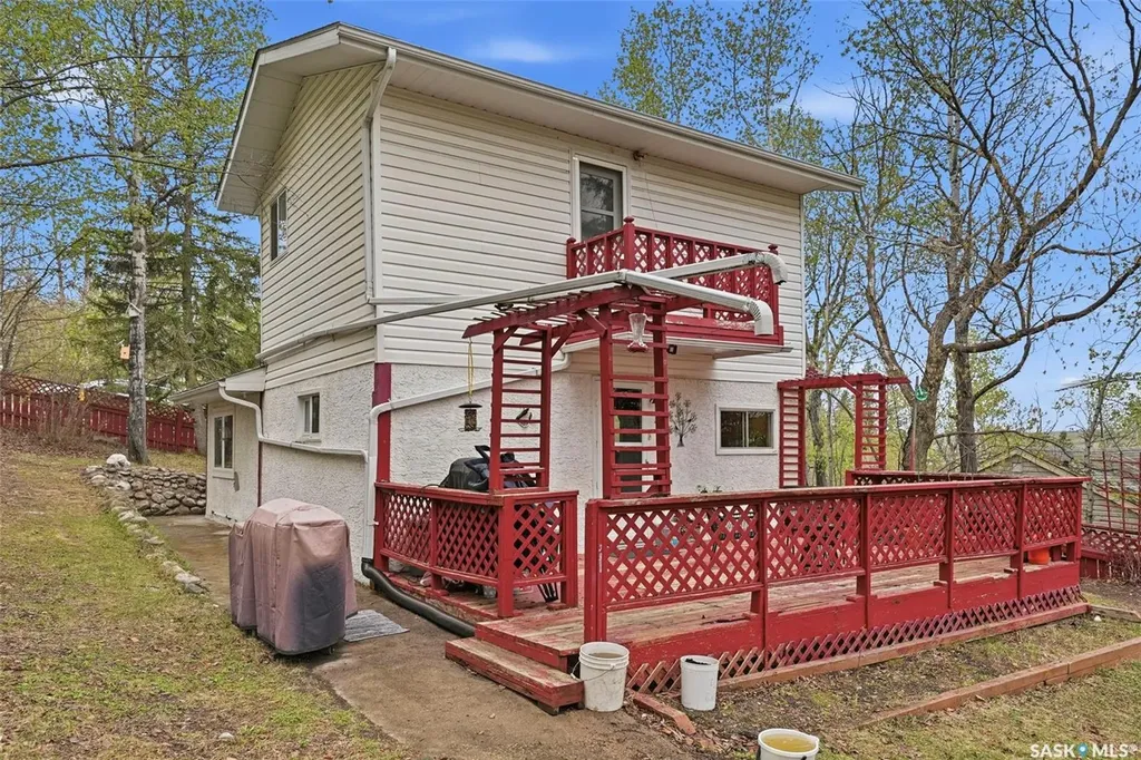 107-109 Shawondasse Drive Manitou Beach SK S0K 4T1
