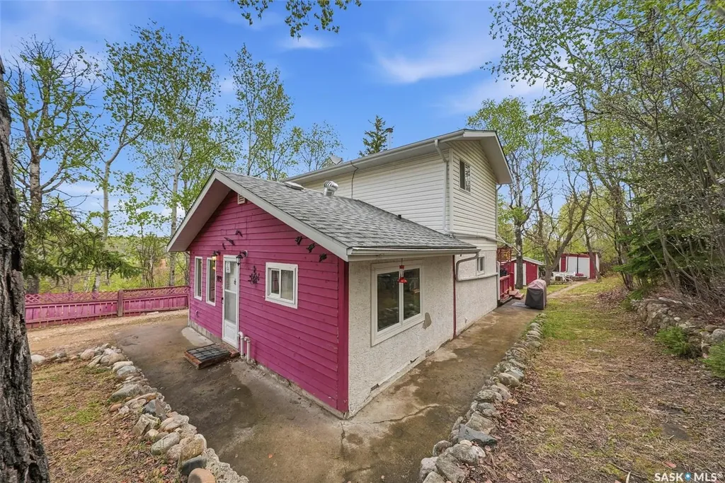 107-109 Shawondasse Drive Manitou Beach SK S0K 4T1
