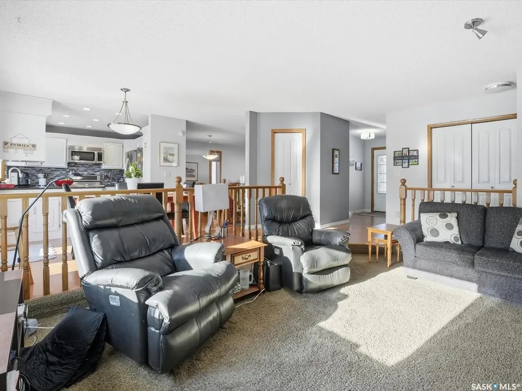 106 Jan Crescent Saskatoon SK S7J 4T5