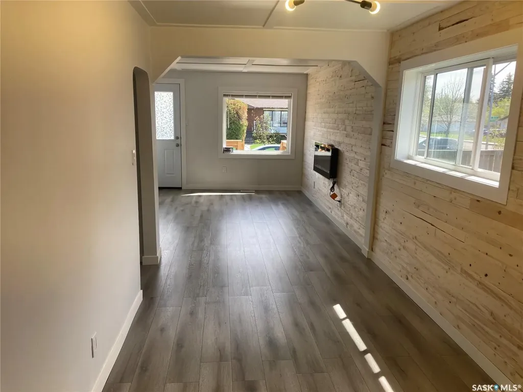 349 X Avenue S Saskatoon SK S7M 3H5