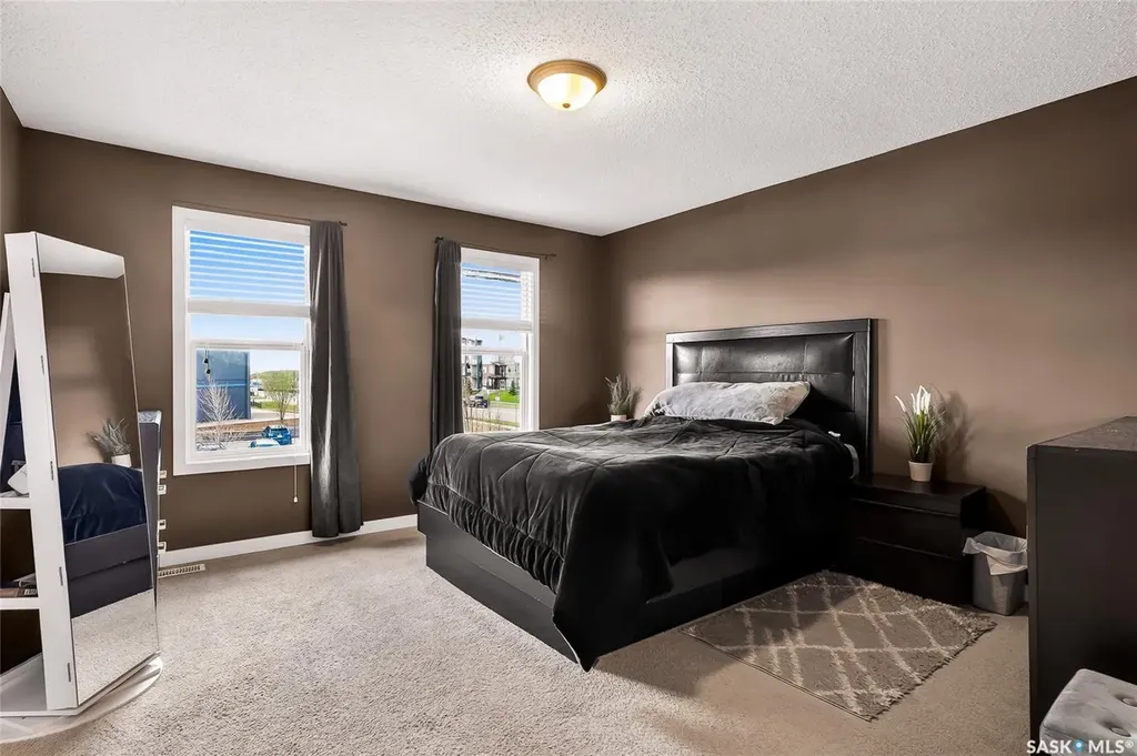 934 Stonebridge Common Saskatoon SK S7T 0N2