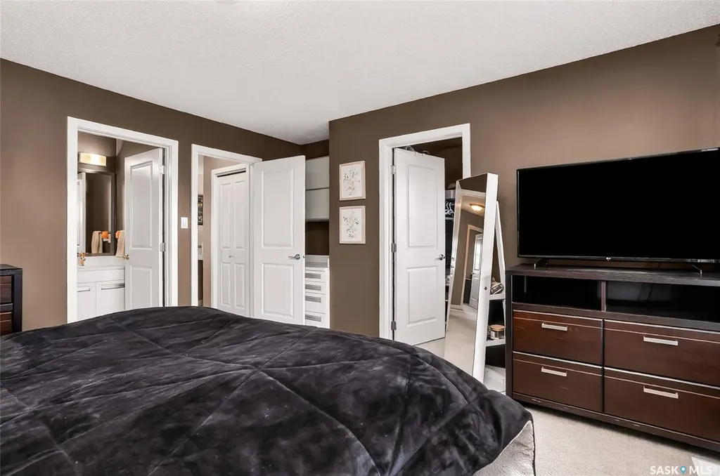 934 Stonebridge Common Saskatoon SK S7T 0N2