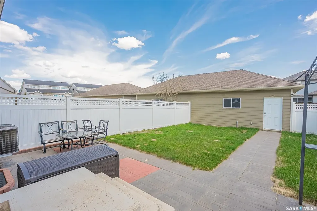 934 Stonebridge Common Saskatoon SK S7T 0N2