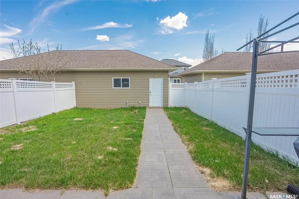 934 Stonebridge Common Saskatoon SK S7T 0N2