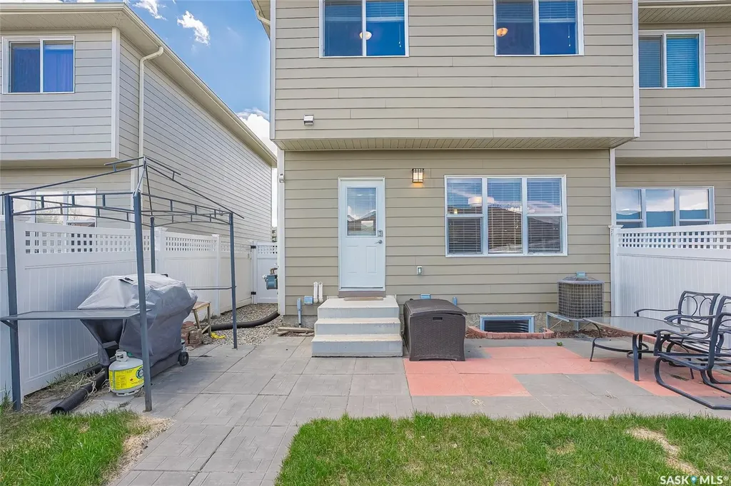 934 Stonebridge Common Saskatoon SK S7T 0N2