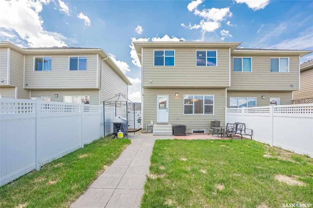 934 Stonebridge Common Saskatoon SK S7T 0N2