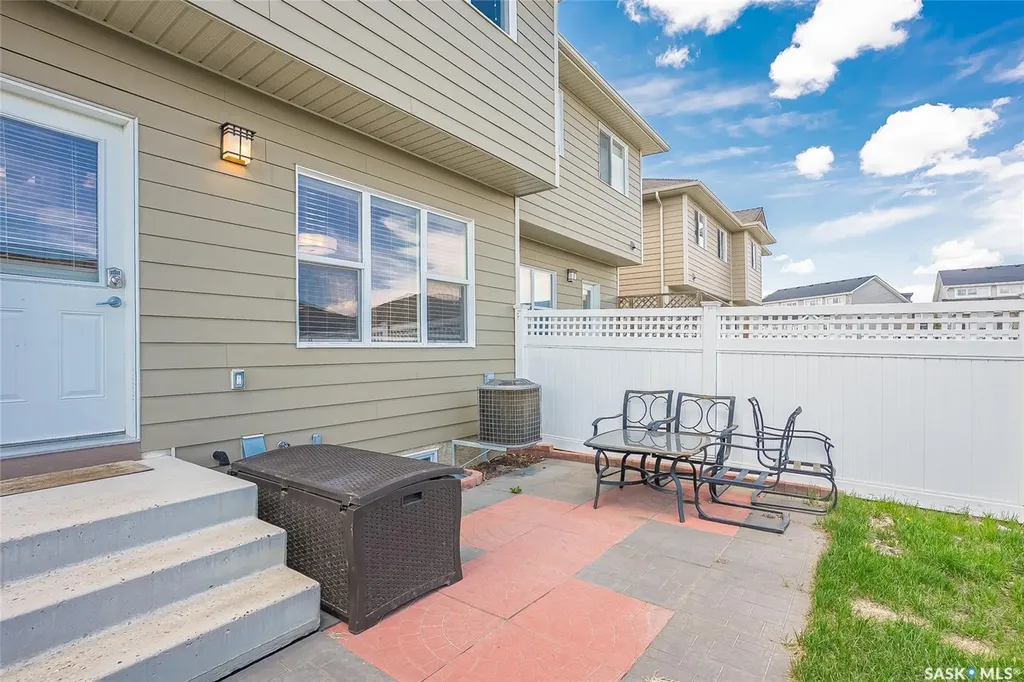 934 Stonebridge Common Saskatoon SK S7T 0N2