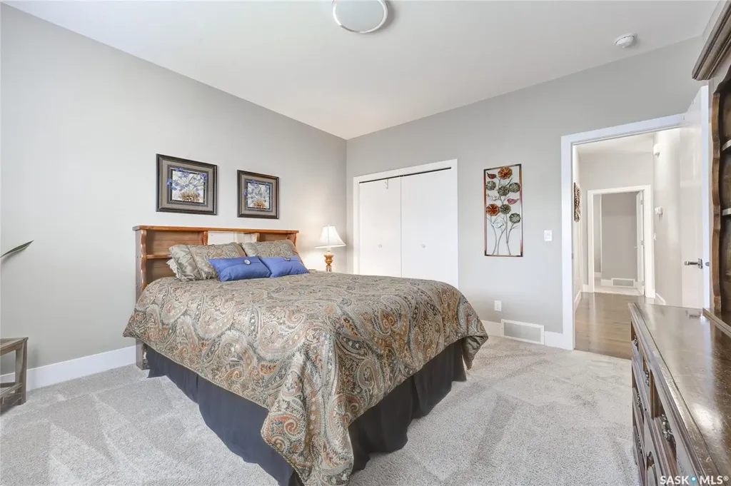 935 Glacial Shores Manor Saskatoon SK S7W 0R2
