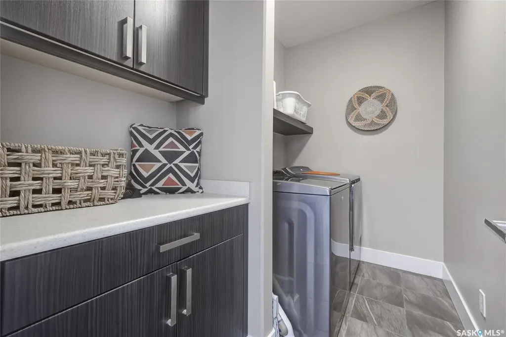 935 Glacial Shores Manor Saskatoon SK S7W 0R2
