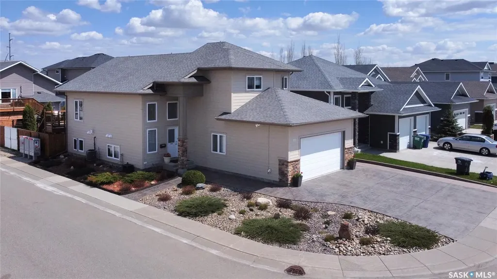 935 Glacial Shores Manor Saskatoon SK S7W 0R2