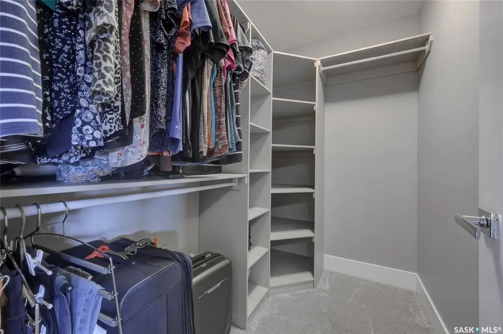 935 Glacial Shores Manor Saskatoon SK S7W 0R2