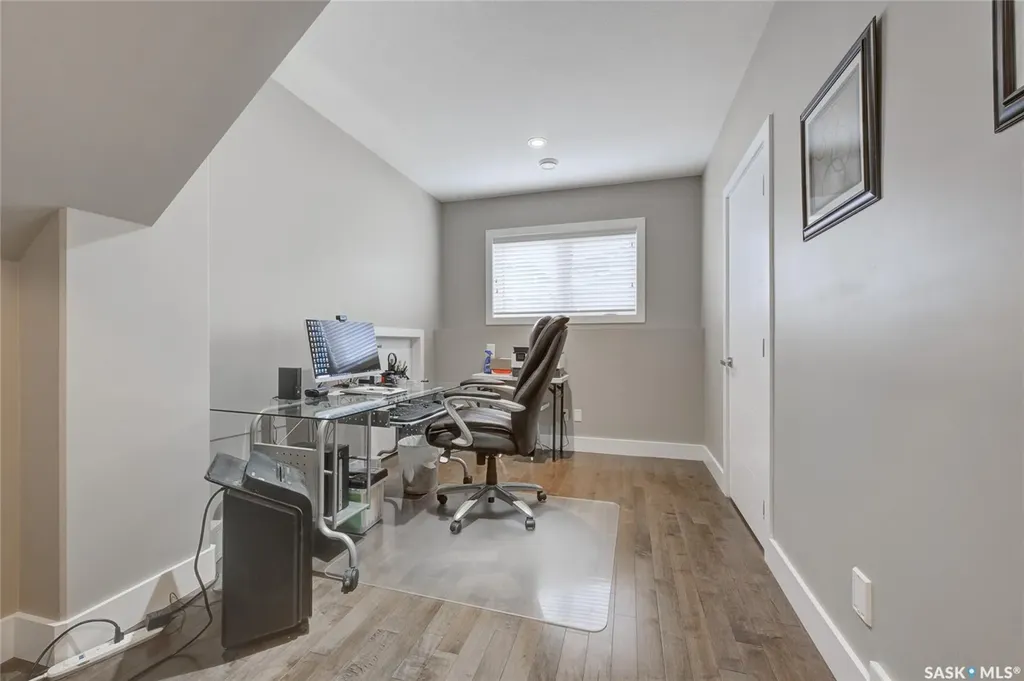 935 Glacial Shores Manor Saskatoon SK S7W 0R2