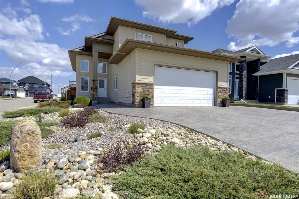 935 Glacial Shores Manor Saskatoon SK S7W 0R2