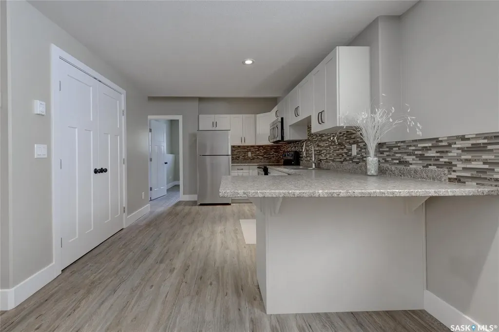 935 Glacial Shores Manor Saskatoon SK S7W 0R2