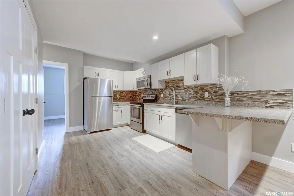 935 Glacial Shores Manor Saskatoon SK S7W 0R2