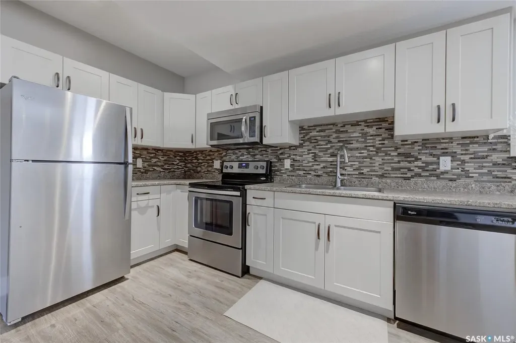 935 Glacial Shores Manor Saskatoon SK S7W 0R2