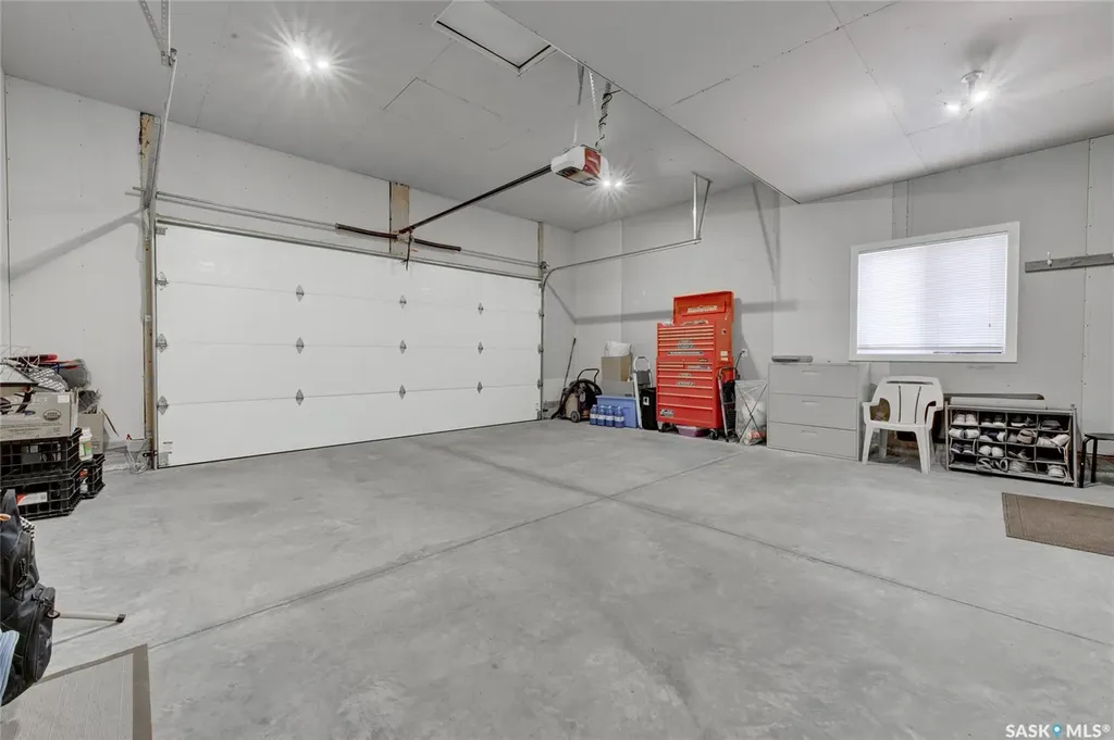 935 Glacial Shores Manor Saskatoon SK S7W 0R2