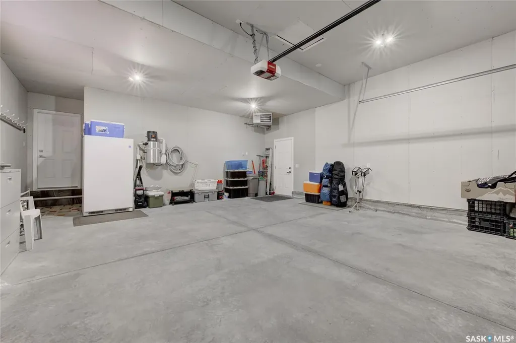 935 Glacial Shores Manor Saskatoon SK S7W 0R2