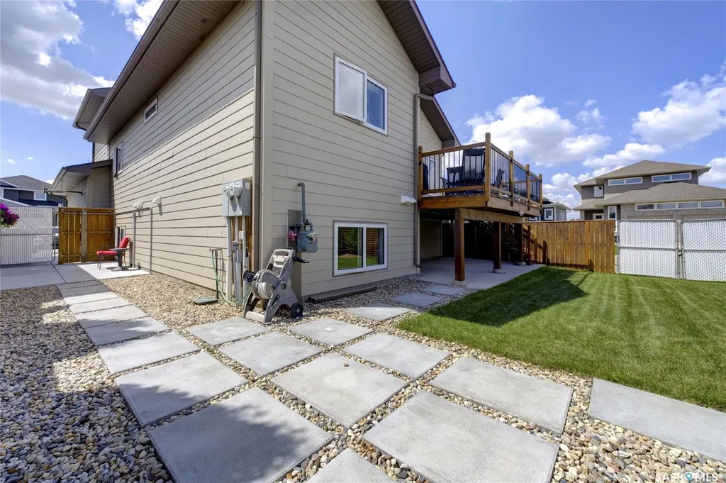 935 Glacial Shores Manor Saskatoon SK S7W 0R2