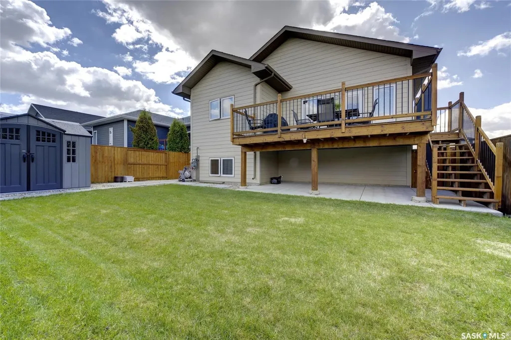 935 Glacial Shores Manor Saskatoon SK S7W 0R2