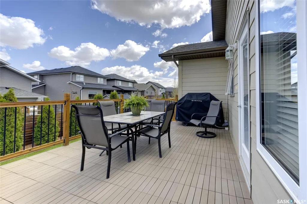 935 Glacial Shores Manor Saskatoon SK S7W 0R2