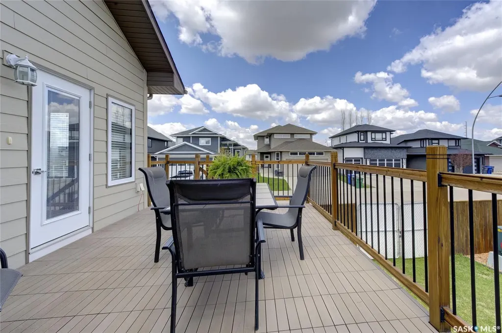 935 Glacial Shores Manor Saskatoon SK S7W 0R2