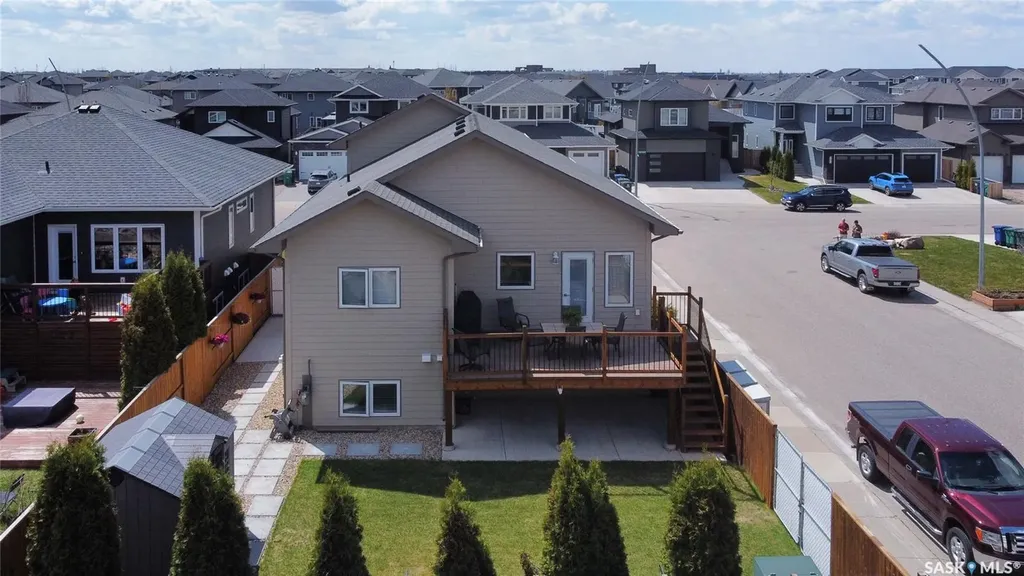 935 Glacial Shores Manor Saskatoon SK S7W 0R2