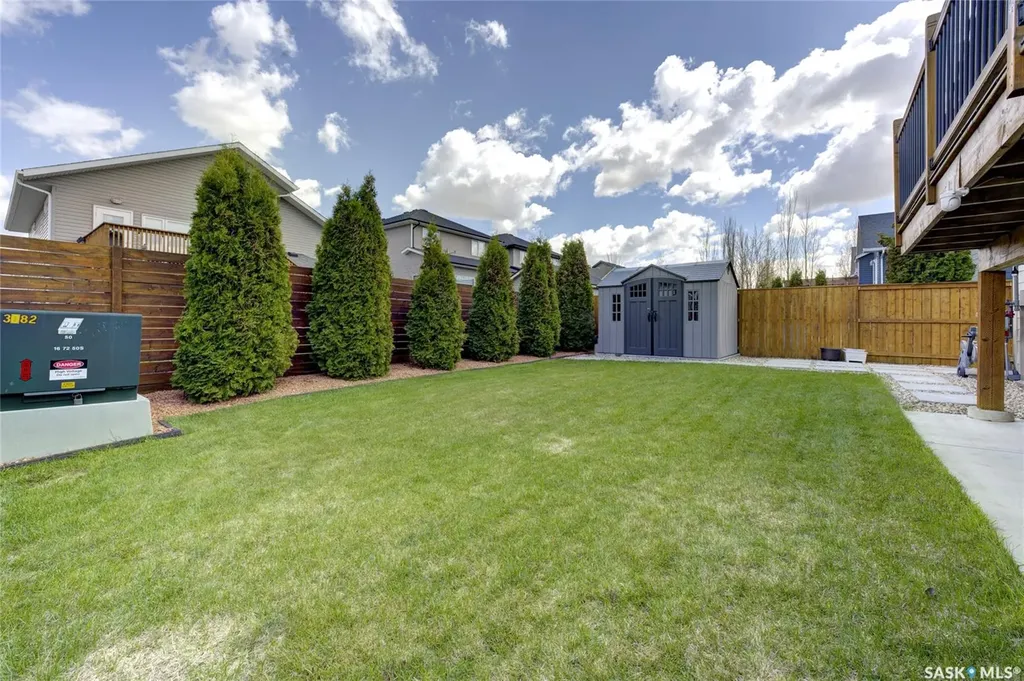 935 Glacial Shores Manor Saskatoon SK S7W 0R2
