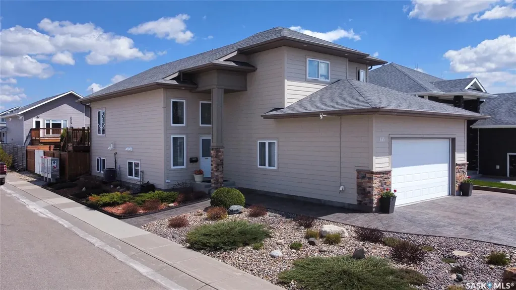 935 Glacial Shores Manor Saskatoon SK S7W 0R2