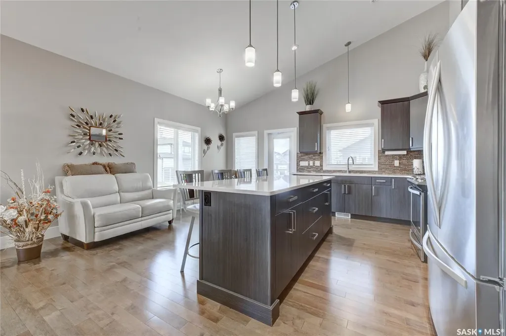 935 Glacial Shores Manor Saskatoon SK S7W 0R2