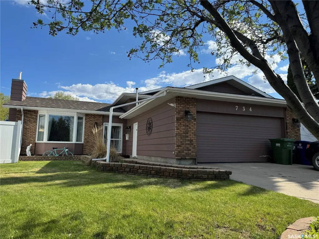 734 Wollaston Court Saskatoon SK S7J 4E5