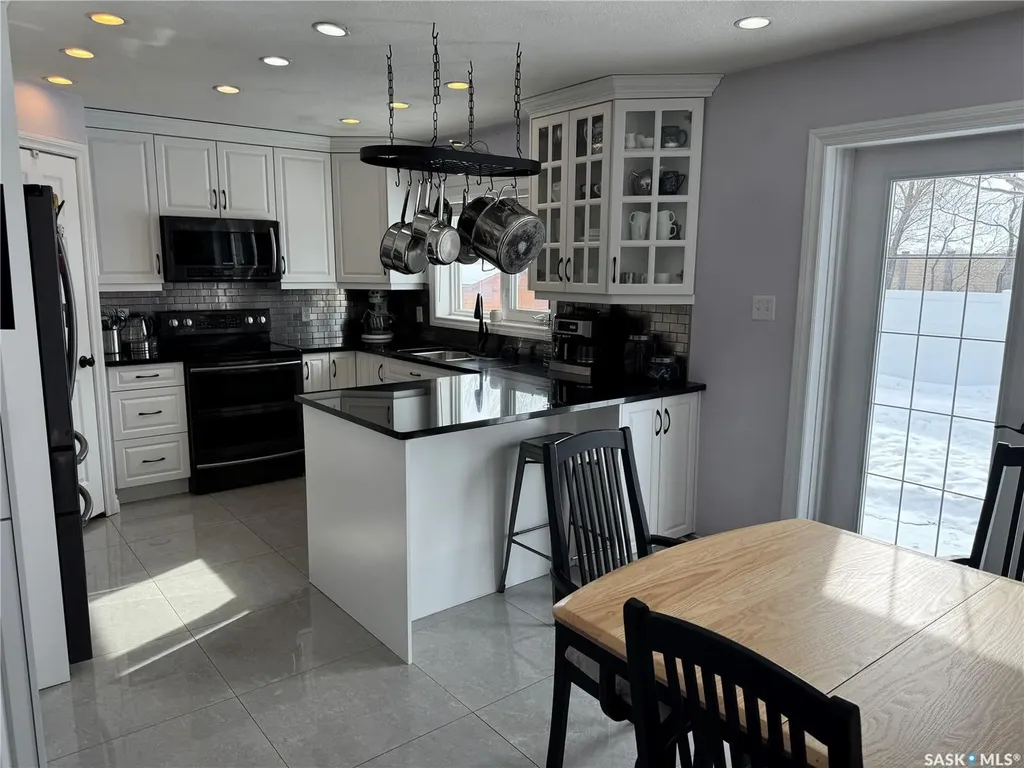 734 Wollaston Court Saskatoon SK S7J 4E5