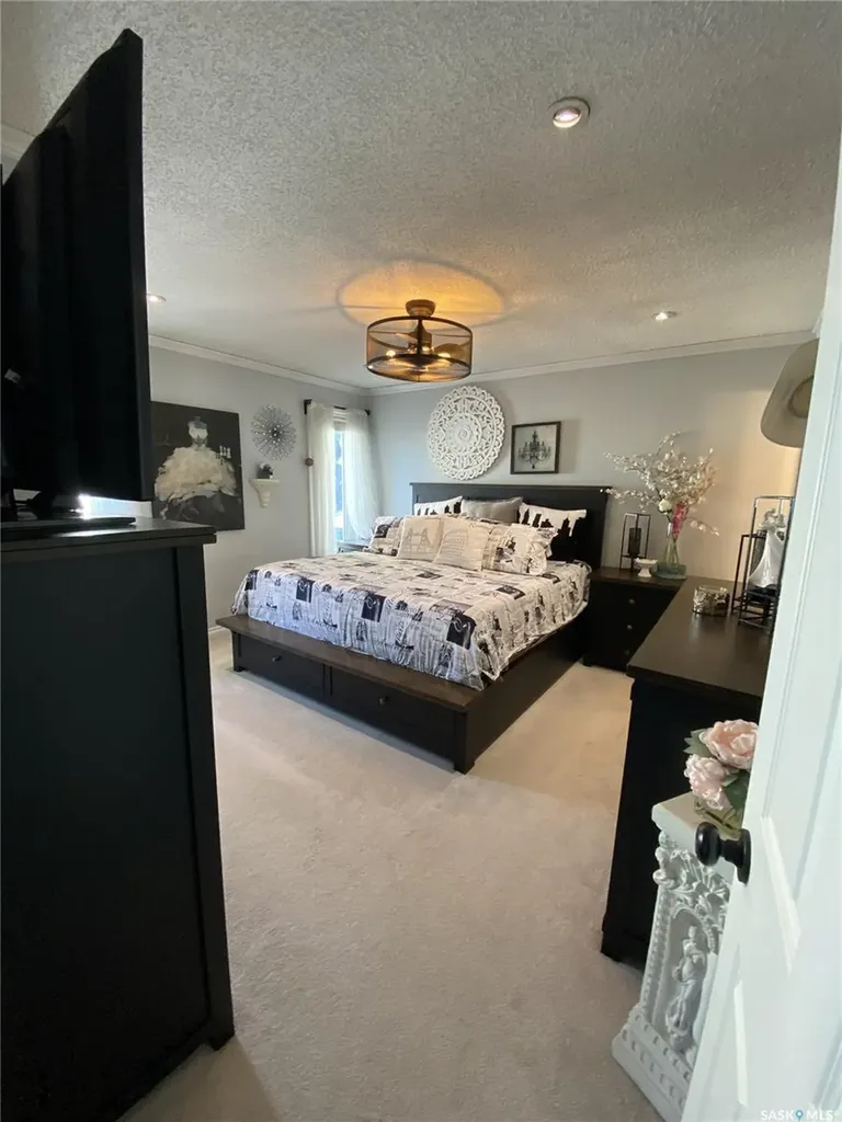 734 Wollaston Court Saskatoon SK S7J 4E5