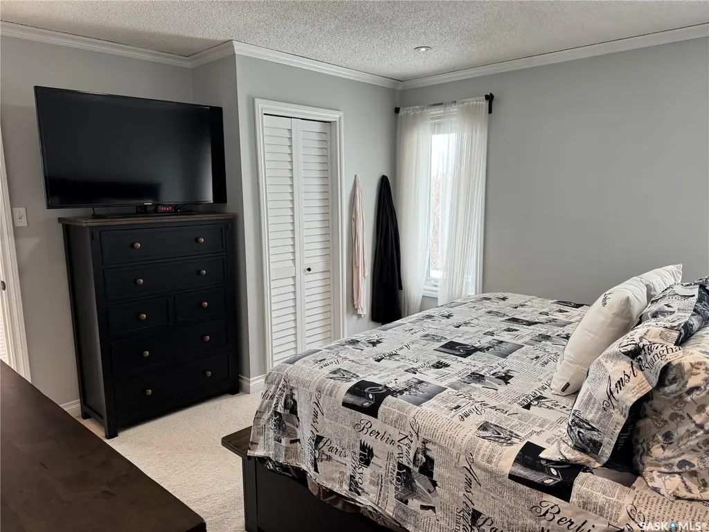 734 Wollaston Court Saskatoon SK S7J 4E5