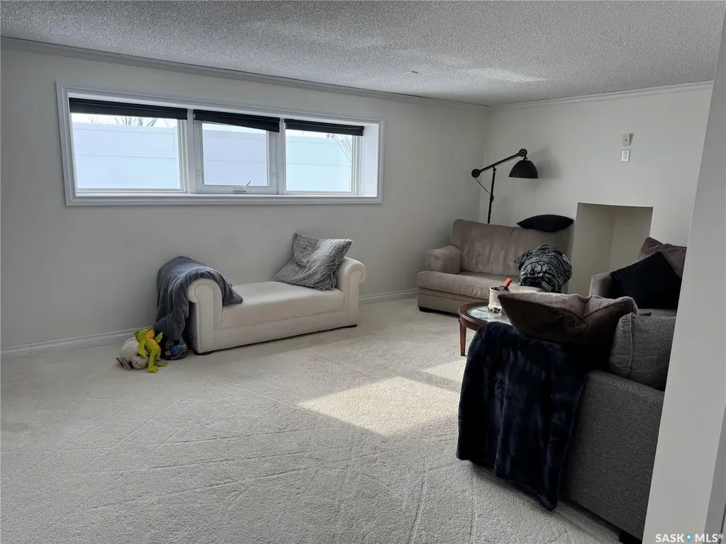 734 Wollaston Court Saskatoon SK S7J 4E5