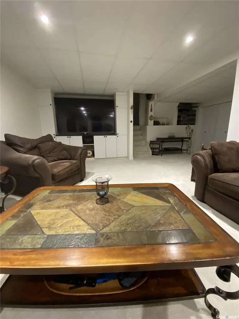 734 Wollaston Court Saskatoon SK S7J 4E5