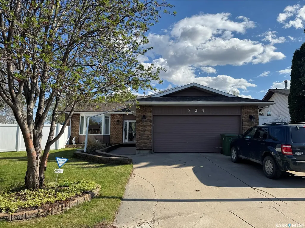 734 Wollaston Court Saskatoon SK S7J 4E5